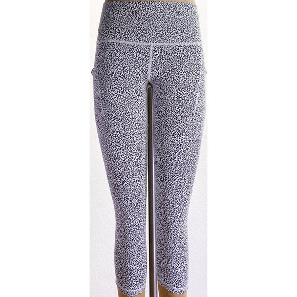 Athleta Black & White Leopard Print Mid Rise 2 Pocket Activewear Leggings XSP - Picture 3 of 9
